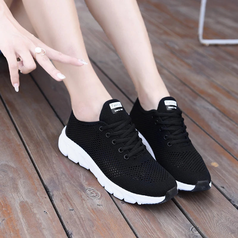 2022 Summer New Ladies Sneakers Breathable Lightweight Outdoor Running Sneakers Ladies Solid Color Tennis Ladies Casual Shoes