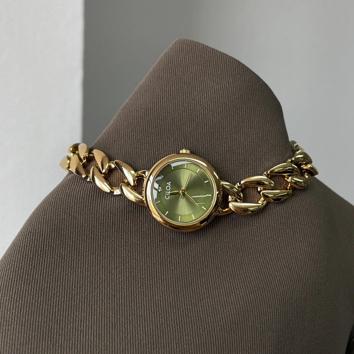 Retro and vintage bracelet-style ladies' watch, artistic niche ladies' watch, high-value new ladies' watch