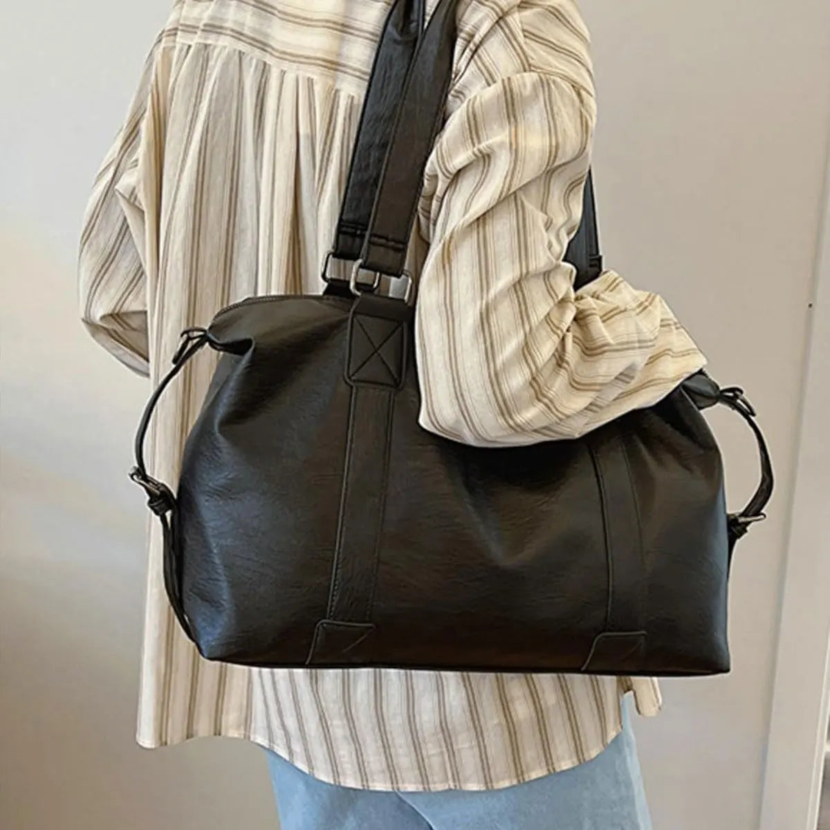 Ladies' large black PU travel handbag with shoulder strap and top handle, suitable for work, fitness, and shopping, handbag-liu