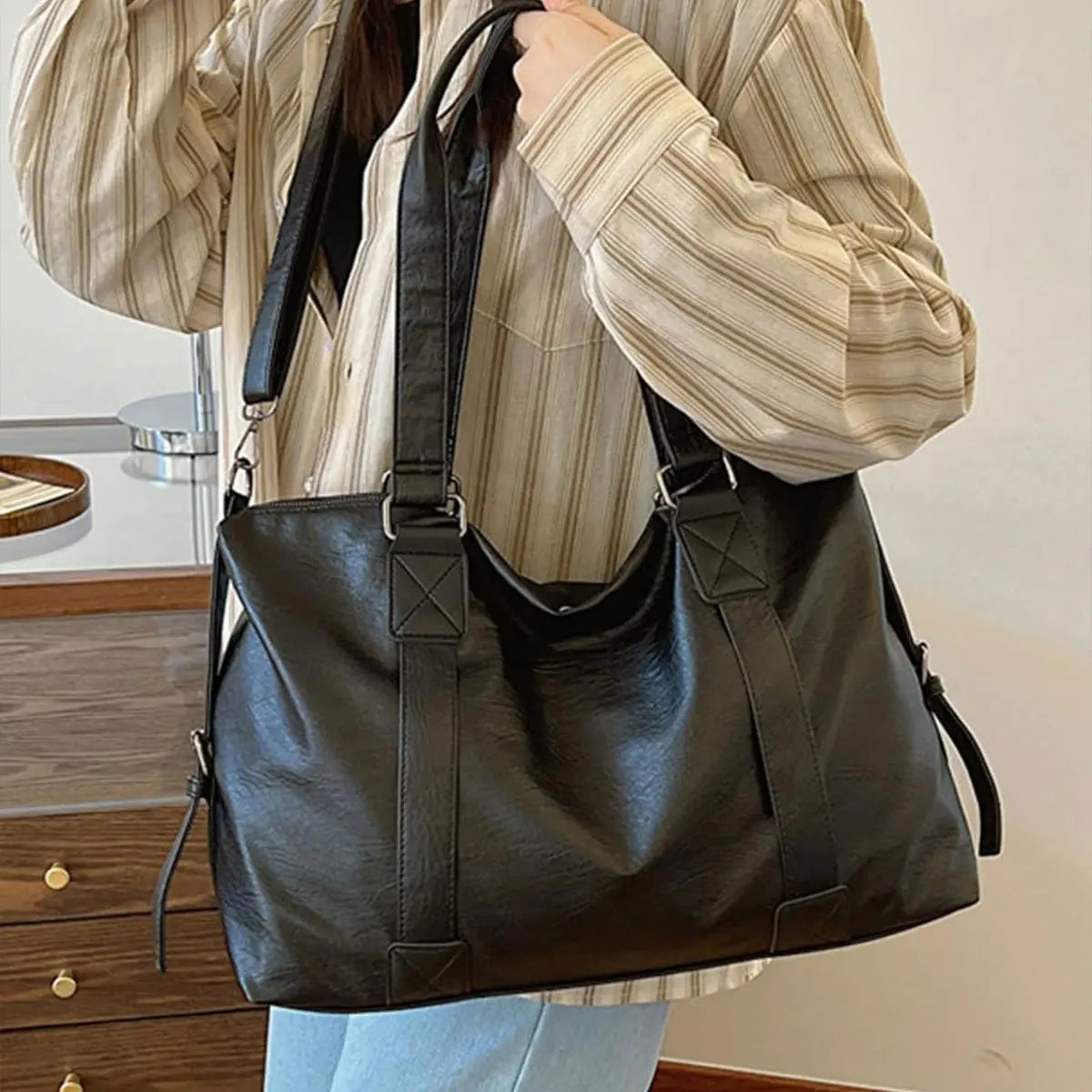 Ladies' large black PU travel handbag with shoulder strap and top handle, suitable for work, fitness, and shopping, handbag-liu