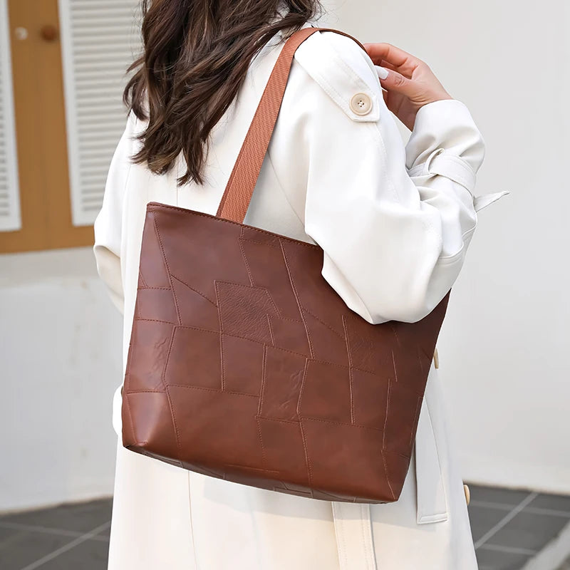 Ladies' handbag made of PU material with checkered design. Large capacity. Suitable for travel and photography.
