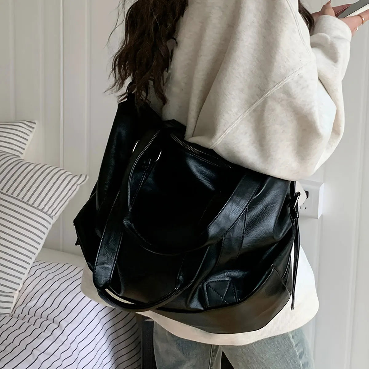 Ladies' large black PU travel handbag with shoulder strap and top handle, suitable for work, fitness, and shopping, handbag-liu