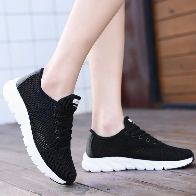 2022 Summer New Ladies Sneakers Breathable Lightweight Outdoor Running Sneakers Ladies Solid Color Tennis Ladies Casual Shoes