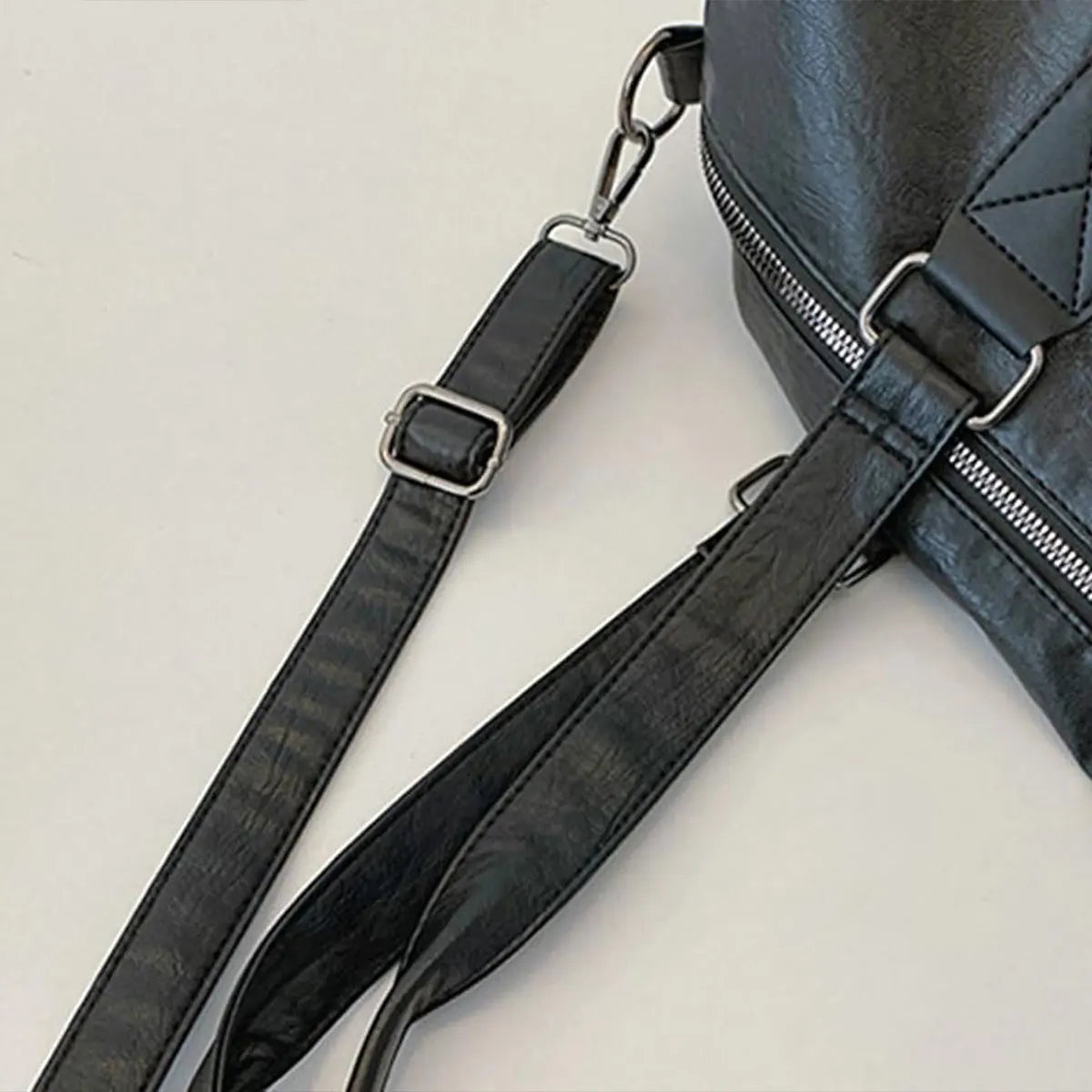 Ladies' large black PU travel handbag with shoulder strap and top handle, suitable for work, fitness, and shopping, handbag-liu
