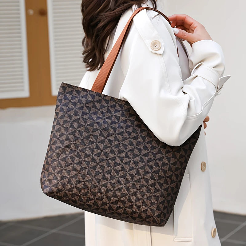 Ladies' high-end handbags - plain tote bags - fashionable cross-body bags - essential for shopping - suitable for all seasons.