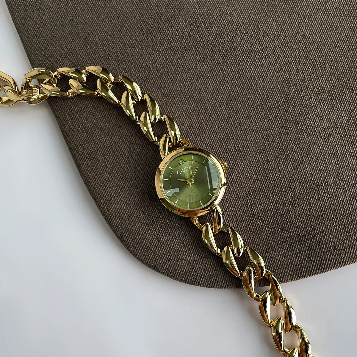 Retro and vintage bracelet-style ladies' watch, artistic niche ladies' watch, high-value new ladies' watch
