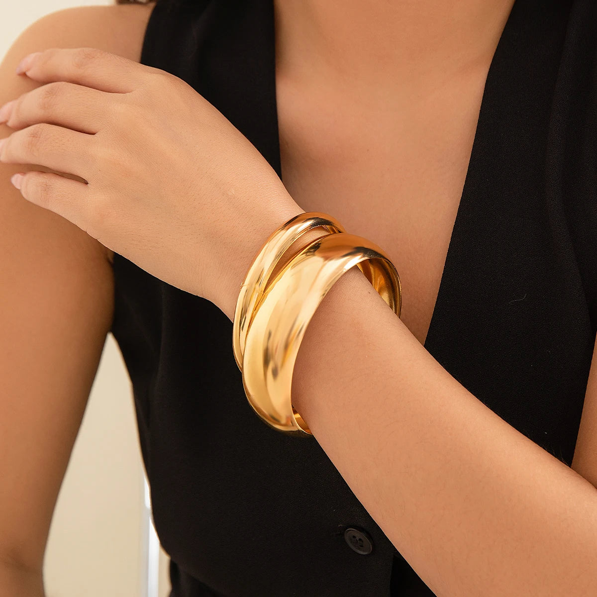 2Pcs/Set Punk Classic Gold Color Wide Bangles for Women Exaggerated Heavy Metal Big Bracelet Luxury Wedding Jewelry Accessories