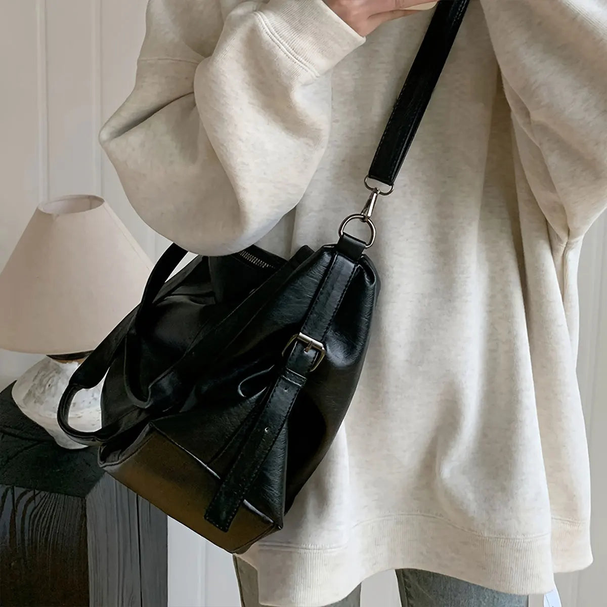 Ladies' large black PU travel handbag with shoulder strap and top handle, suitable for work, fitness, and shopping, handbag-liu