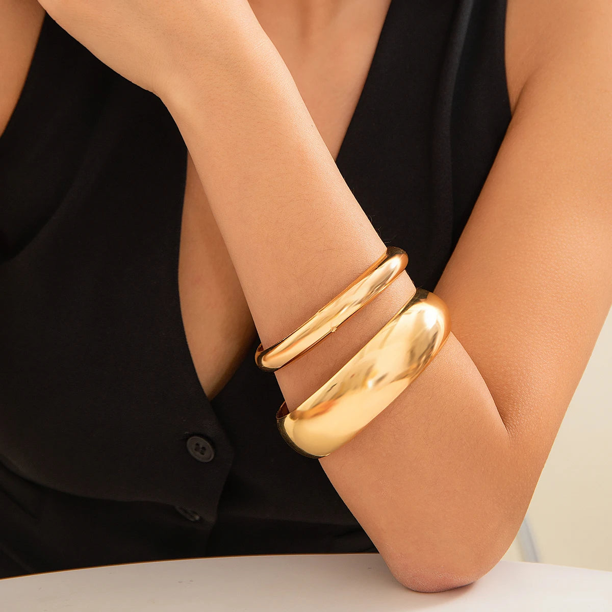 2Pcs/Set Punk Classic Gold Color Wide Bangles for Women Exaggerated Heavy Metal Big Bracelet Luxury Wedding Jewelry Accessories