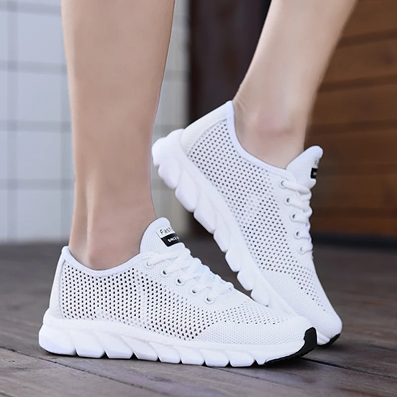 2022 Summer New Ladies Sneakers Breathable Lightweight Outdoor Running Sneakers Ladies Solid Color Tennis Ladies Casual Shoes