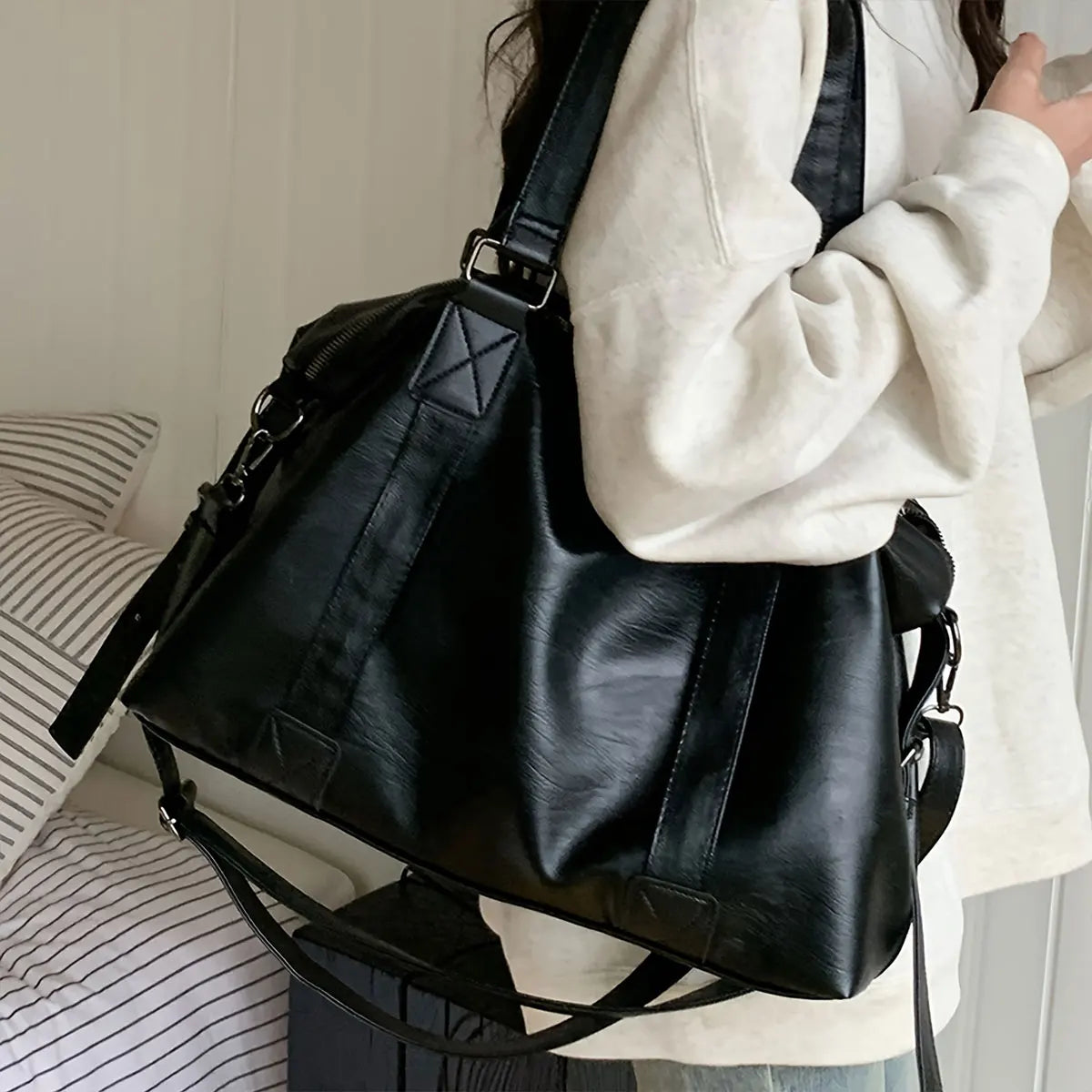 Ladies' large black PU travel handbag with shoulder strap and top handle, suitable for work, fitness, and shopping, handbag-liu