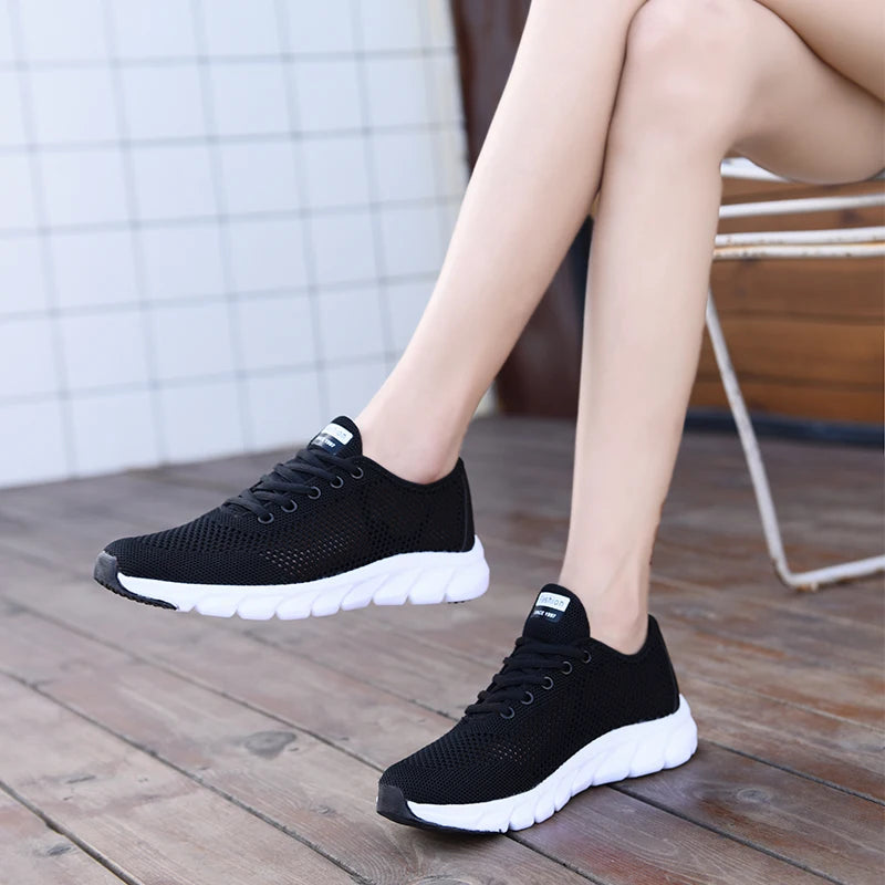 2022 Summer New Ladies Sneakers Breathable Lightweight Outdoor Running Sneakers Ladies Solid Color Tennis Ladies Casual Shoes