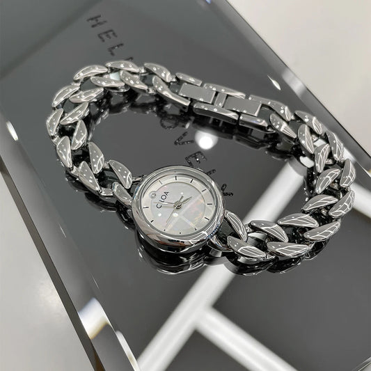Retro and vintage bracelet-style ladies' watch, artistic niche ladies' watch, high-value new ladies' watch
