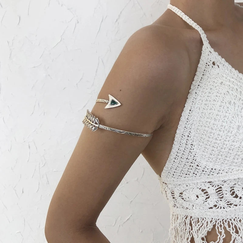 Upper Arm Bracelet Metal Coil Swirl Spiral Shape Armband Cuff Fashion Simple Arm Bangle Armlet Adjustable for Women Girl
